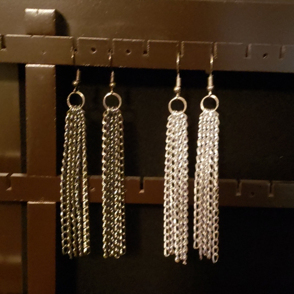 2 pair of earrings